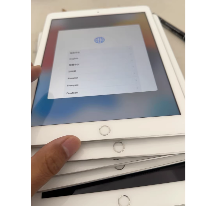 Load image into Gallery viewer, [Pre-owned] Apple iPad 5th  128G Unlocked With Touch ID
