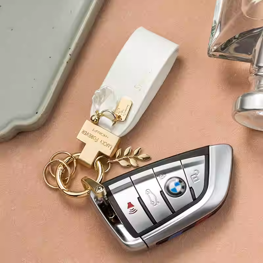 Minimalist Stylish and Versatile Accessory - Wheat Keychain & Chic Backpack Charm