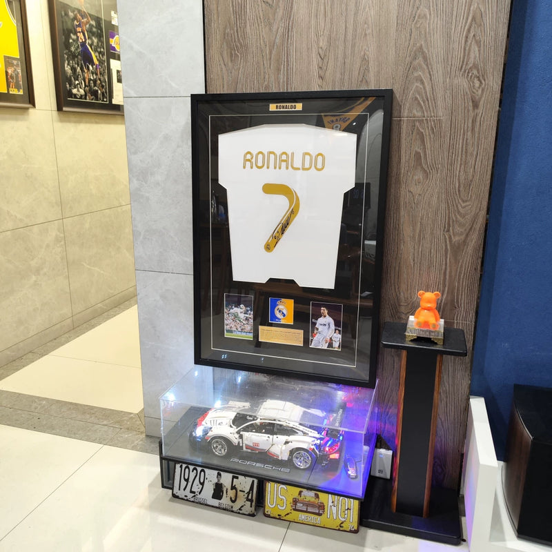 Load image into Gallery viewer, Cristiano Ronaldo Real Madrid Framed Jersey Display (60×80cm) – Facsimile Signature Edition - i-Station Mobile Phone &amp; Electronic Device Repair and Accessories
