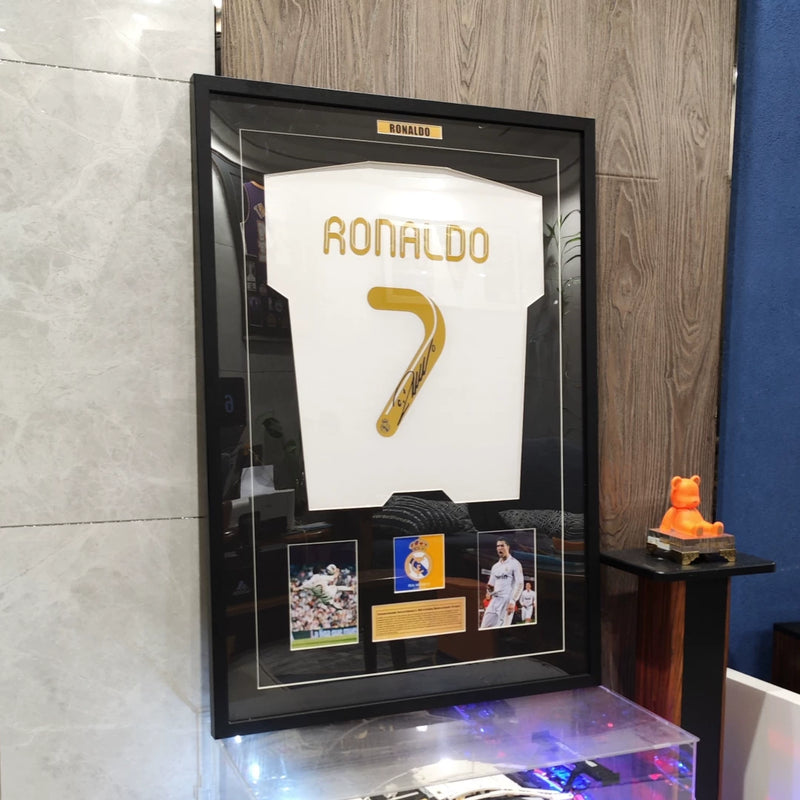 Load image into Gallery viewer, Cristiano Ronaldo Real Madrid Framed Jersey Display (60×80cm) – Facsimile Signature Edition - i-Station Mobile Phone &amp; Electronic Device Repair and Accessories
