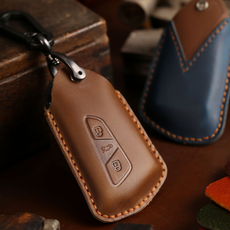 Load image into Gallery viewer, Volkswagen Handcrafted Genuine Leather Car Key Fob Case Cover Forc,  ID.3, ID.4, Skoda Octavia, SEAT Leon MK4, Cupra Formentor
